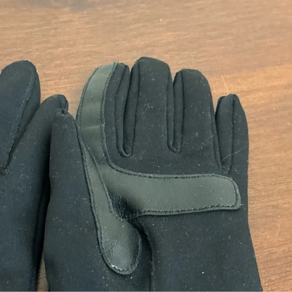 Isotoner Women's Everyday Spandex Fleece Lined Winter Gloves S/M